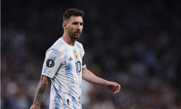 卡米拉新女巫黑头纱照太